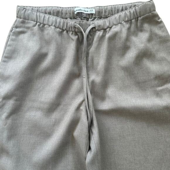Abercrombie & Fitch Sloan Tailored Pull-On Pant in Sand XSR - Picture 2 of 7